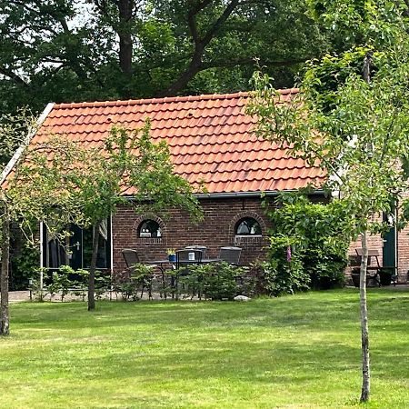 Landelijk Gelegen Huisje Op Erf Veeningen Екстериор снимка