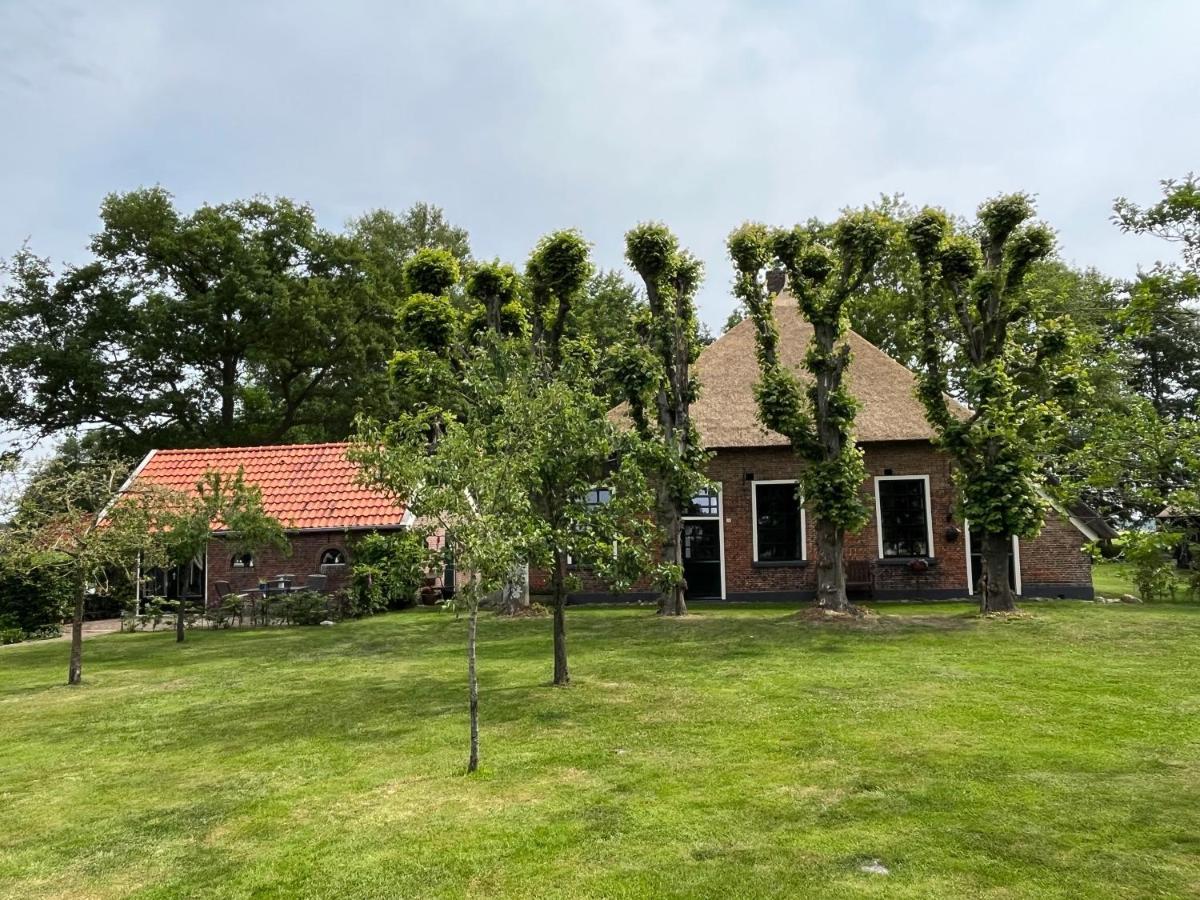 Landelijk Gelegen Huisje Op Erf Veeningen Екстериор снимка